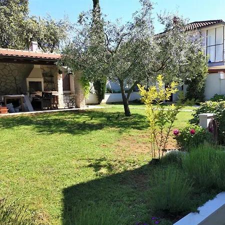 Dina شقة بولا