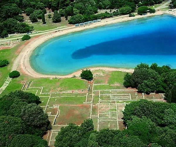 아파트 Dina 풀라