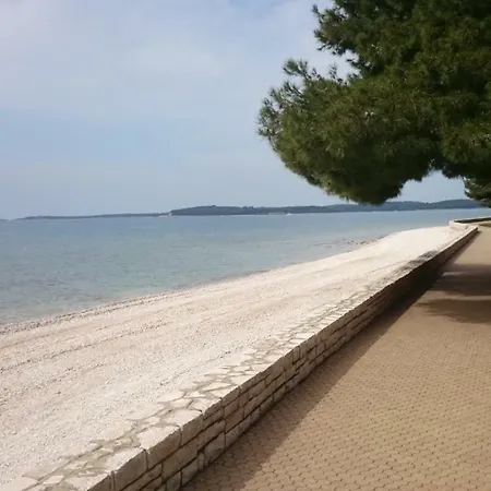 Dina Appartamento Pola